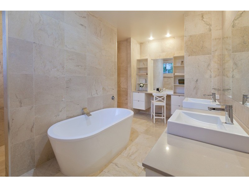 96 Central Avenue, St Lucia QLD 4067