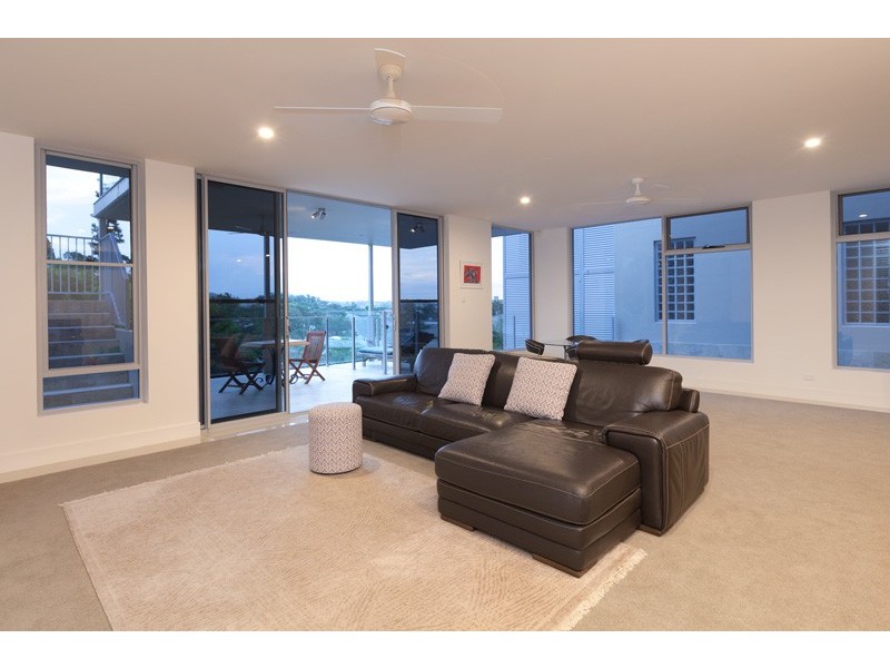 96 Central Avenue, St Lucia QLD 4067
