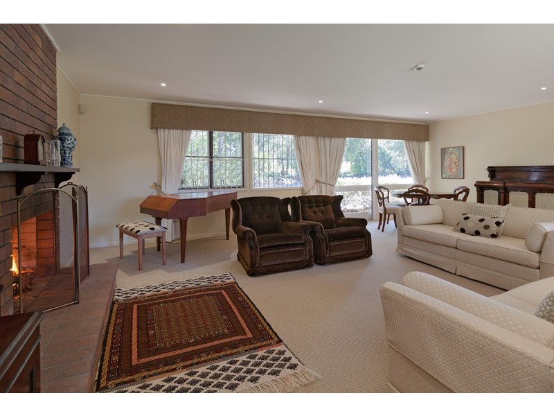 22 Scenic Road, Kenmore QLD 4069