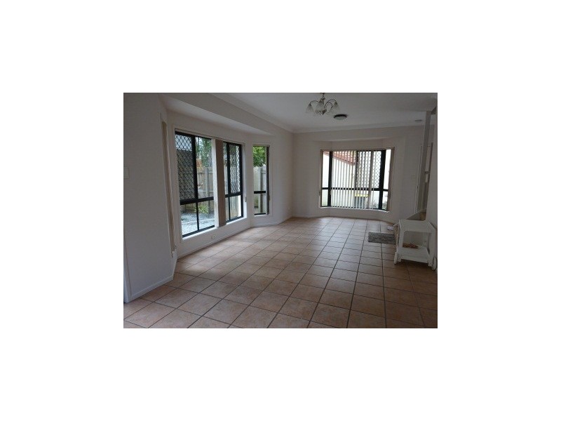 4/12 Grosvenor Road, Indooroopilly QLD 4068