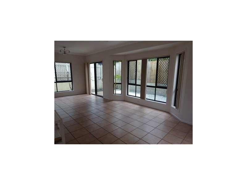 4/12 Grosvenor Road, Indooroopilly QLD 4068