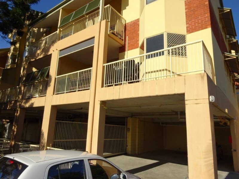 11/15 Clarence Road, Indooroopilly QLD 4068
