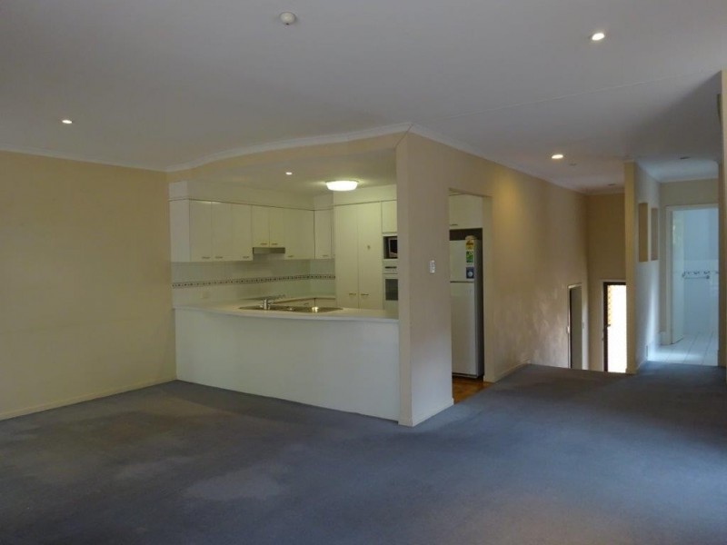 4/30 Foxton Street, Indooroopilly QLD 4068