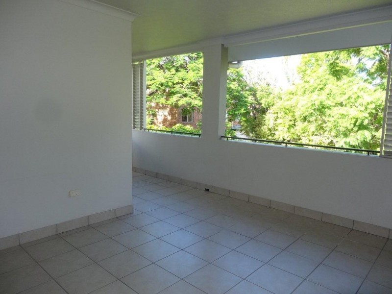 8/146 Clarence Road, Indooroopilly QLD 4068