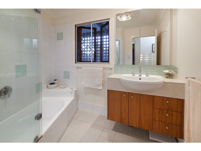 144 Fleming Road, Chapel Hill QLD 4069