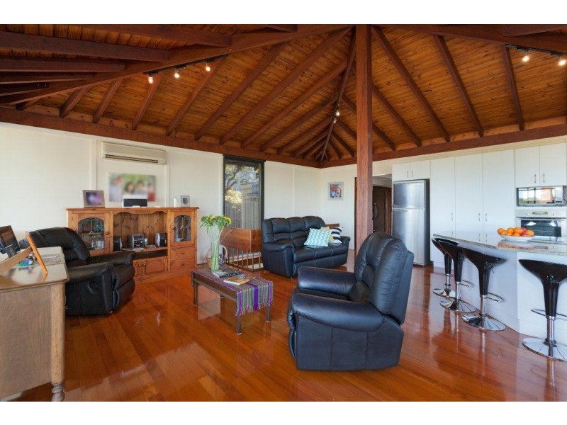 24 Cedarleigh Road, Kenmore QLD 4069
