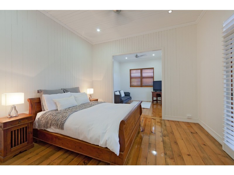 30 Gladstone Street, Indooroopilly QLD 4068