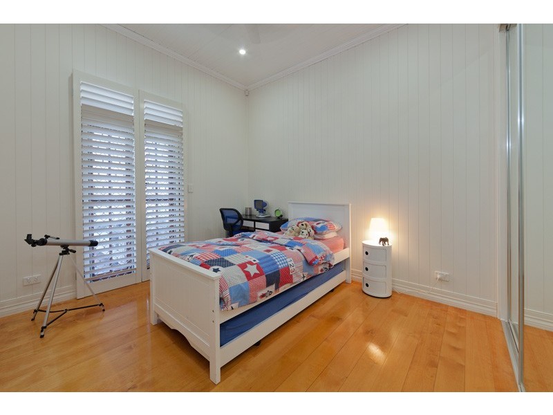 30 Gladstone Street, Indooroopilly QLD 4068