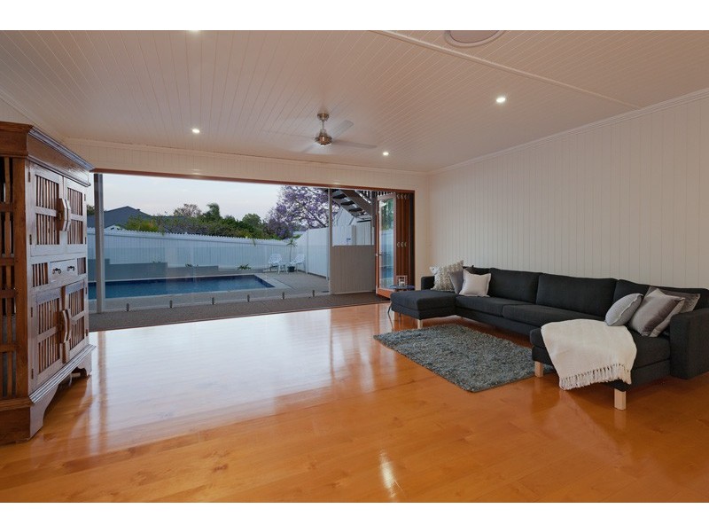 30 Gladstone Street, Indooroopilly QLD 4068