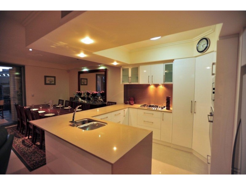 4/52 Underhill Avenue, Indooroopilly QLD 4068