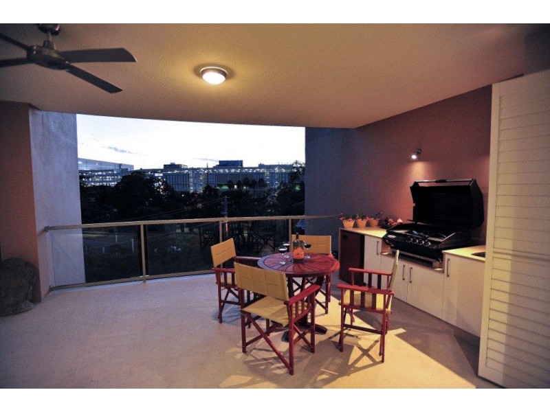 4/52 Underhill Avenue, Indooroopilly QLD 4068