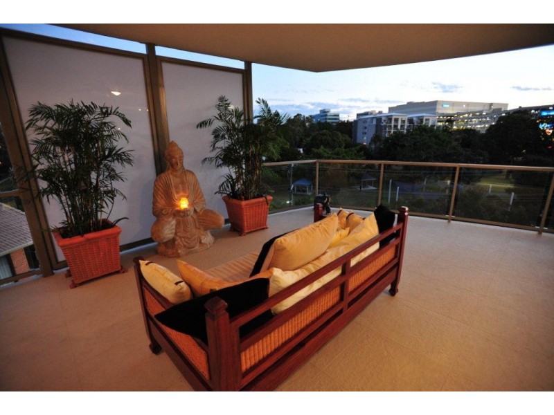 4/52 Underhill Avenue, Indooroopilly QLD 4068