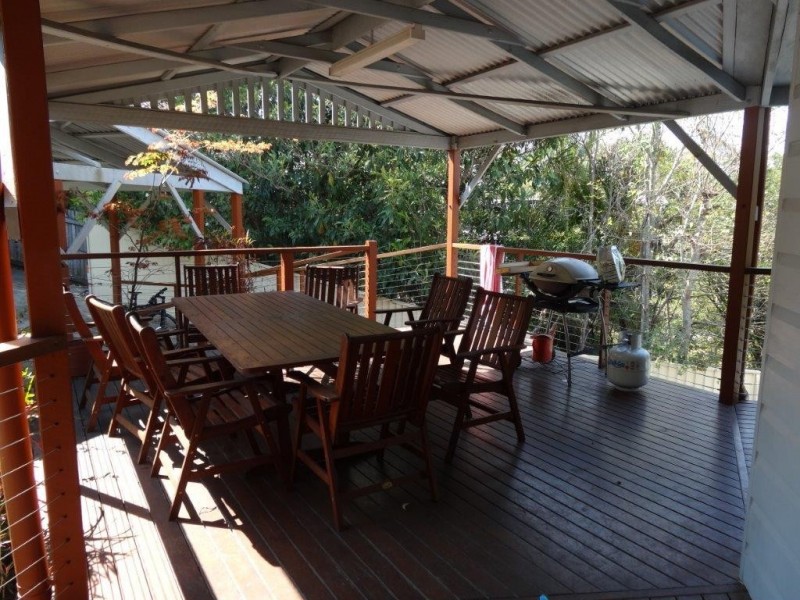 10 Burbong Street, Chapel Hill QLD 4069