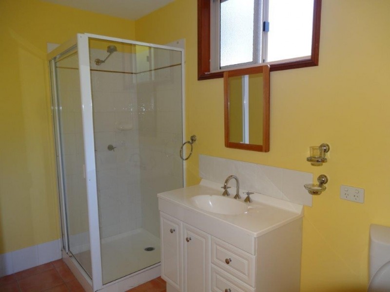 10 Burbong Street, Chapel Hill QLD 4069