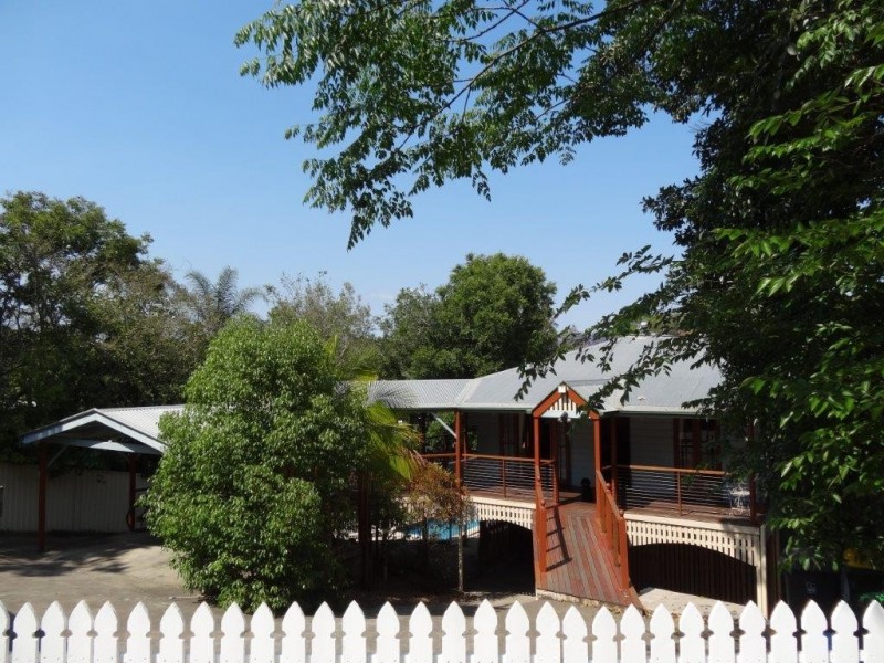 10 Burbong Street, Chapel Hill QLD 4069