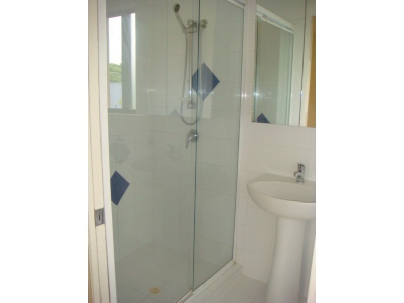 1/24 Manchester Tce, Taringa QLD 4068