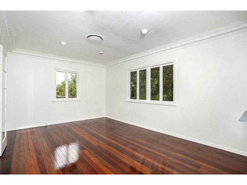 23 Bredden Street, Chapel Hill QLD 4069