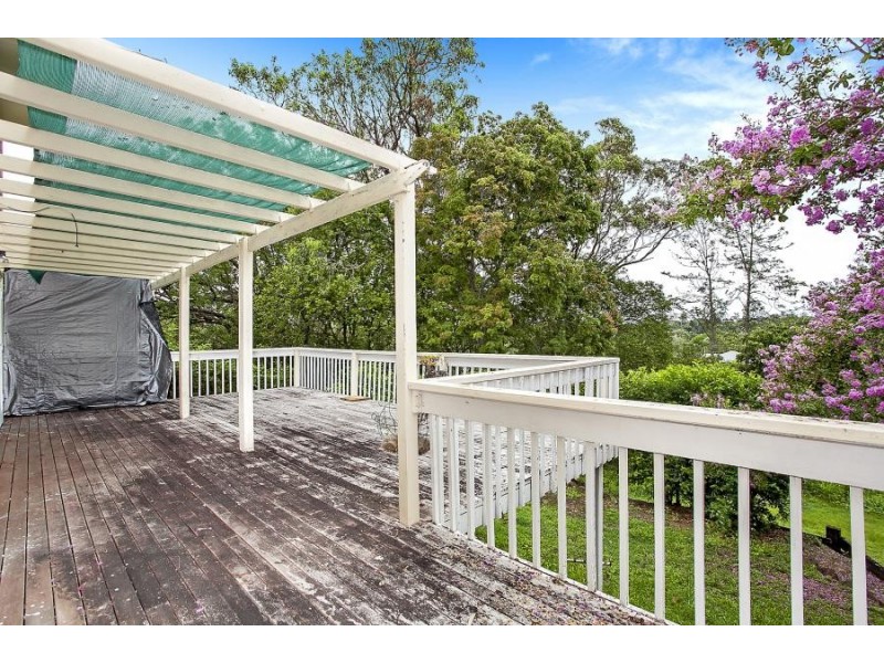 23 Bredden Street, Chapel Hill QLD 4069