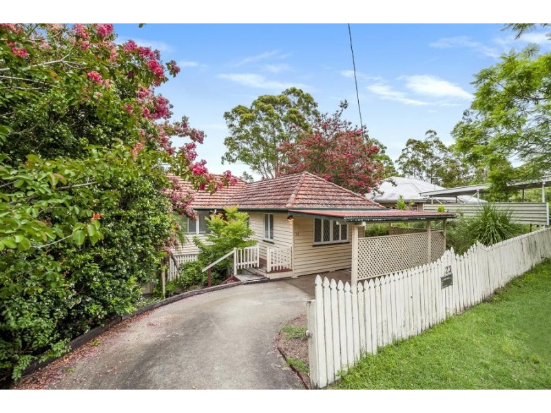 23 Bredden Street, Chapel Hill QLD 4069