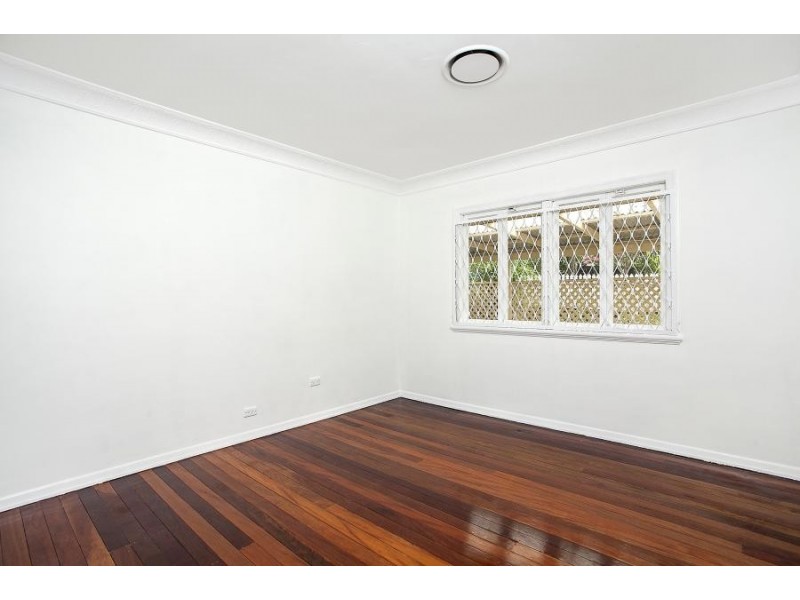 23 Bredden Street, Chapel Hill QLD 4069