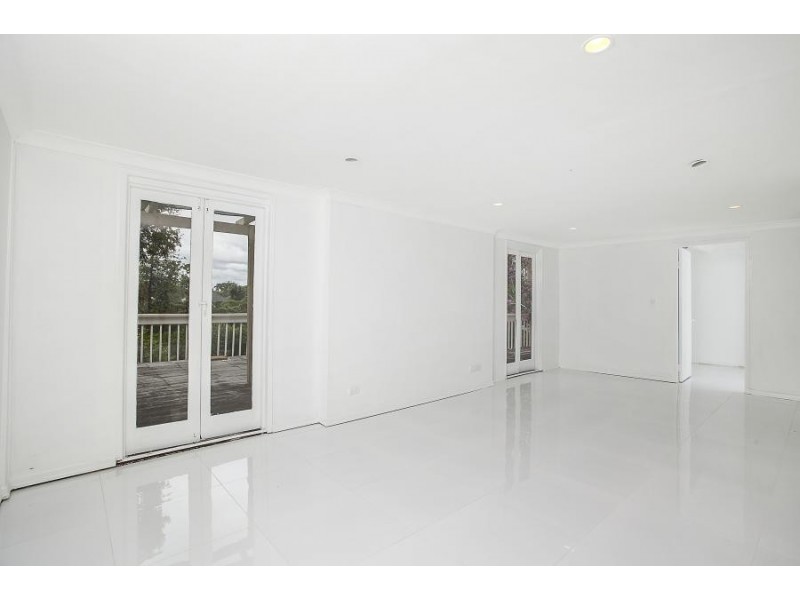 23 Bredden Street, Chapel Hill QLD 4069