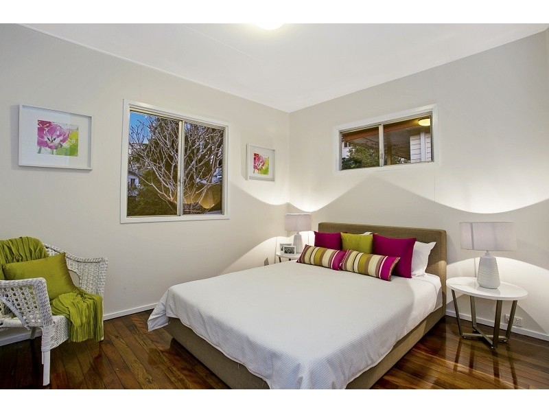 22 Greenlaw Street, Indooroopilly QLD 4068