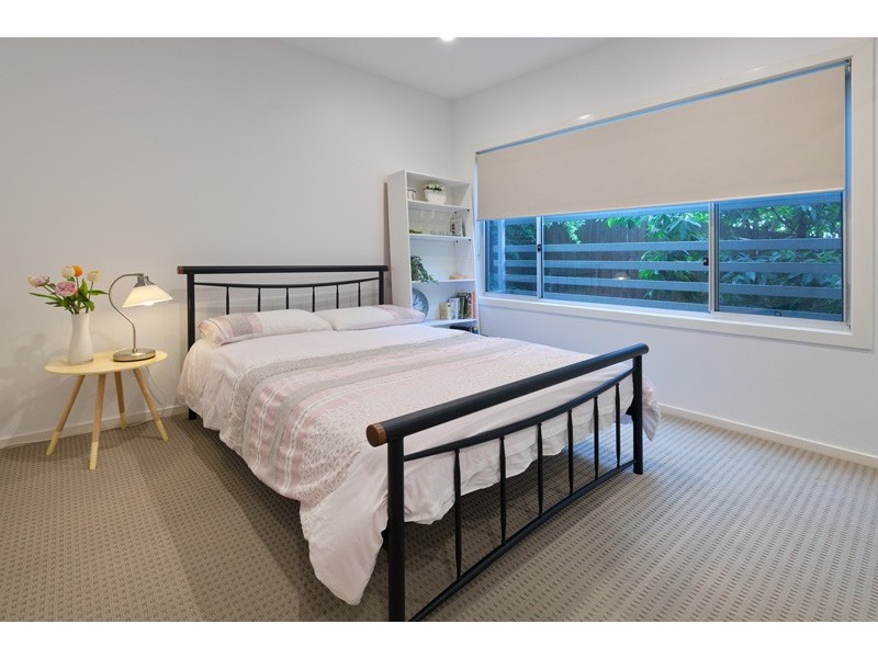 2/62 Armadale Street, St Lucia QLD 4067