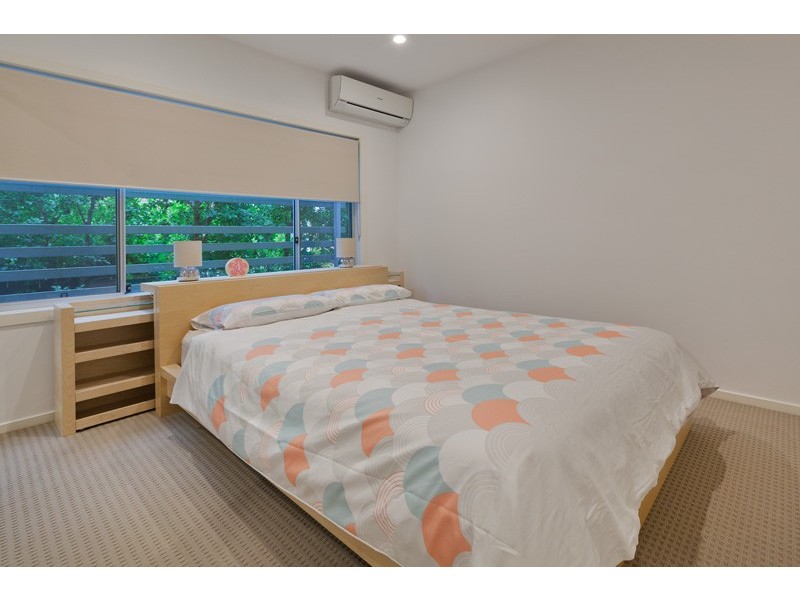 2/62 Armadale Street, St Lucia QLD 4067