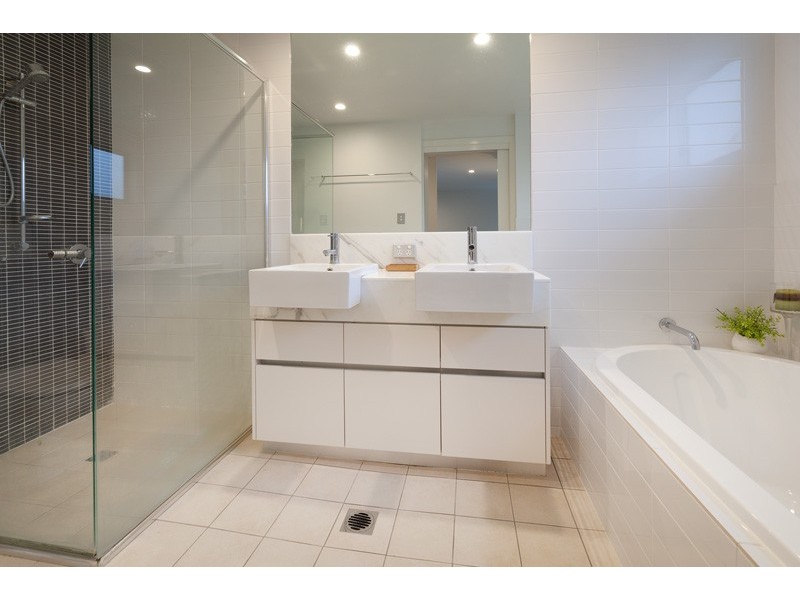 2/62 Armadale Street, St Lucia QLD 4067