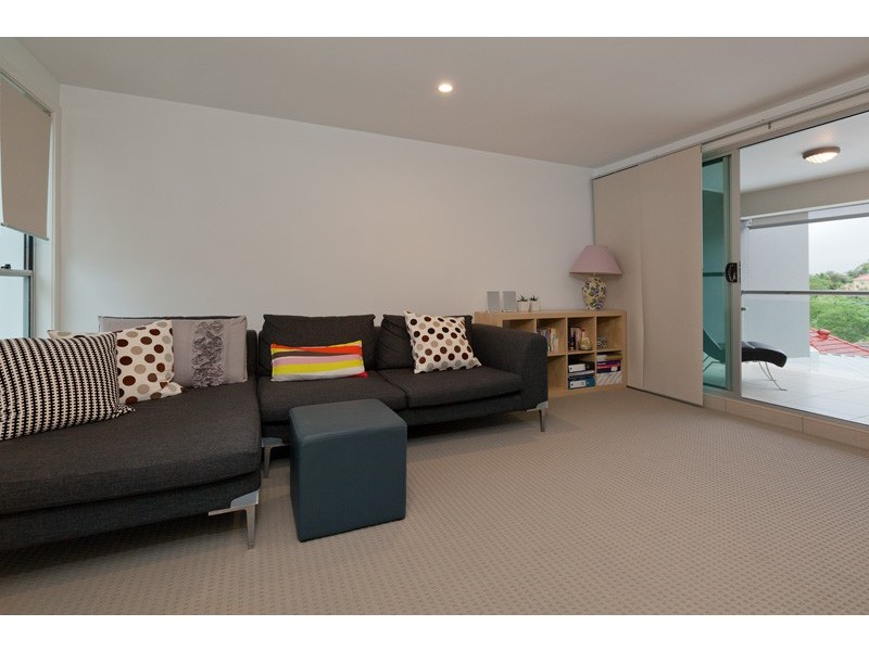 2/62 Armadale Street, St Lucia QLD 4067