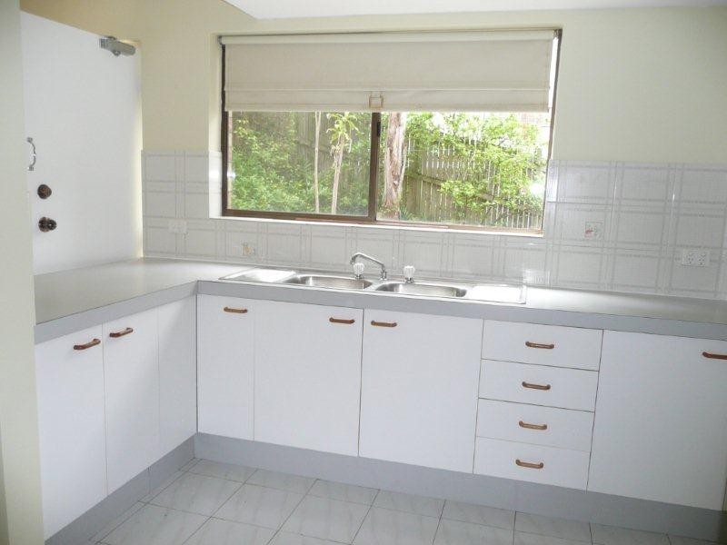 2/40. York Street, Indooroopilly QLD 4068