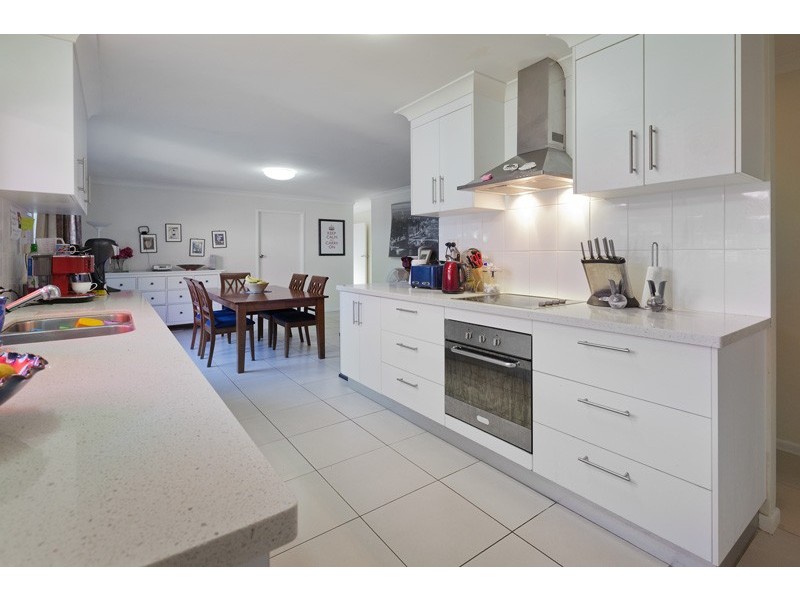 49 Greenford Street, Chapel Hill QLD 4069