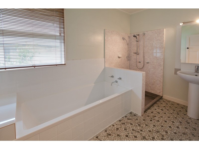 28 Dennis Street, Indooroopilly QLD 4068