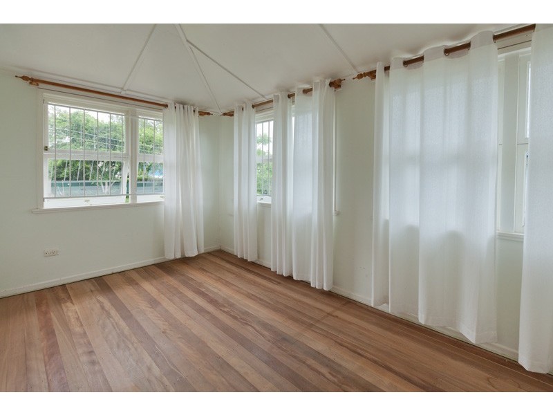 28 Dennis Street, Indooroopilly QLD 4068