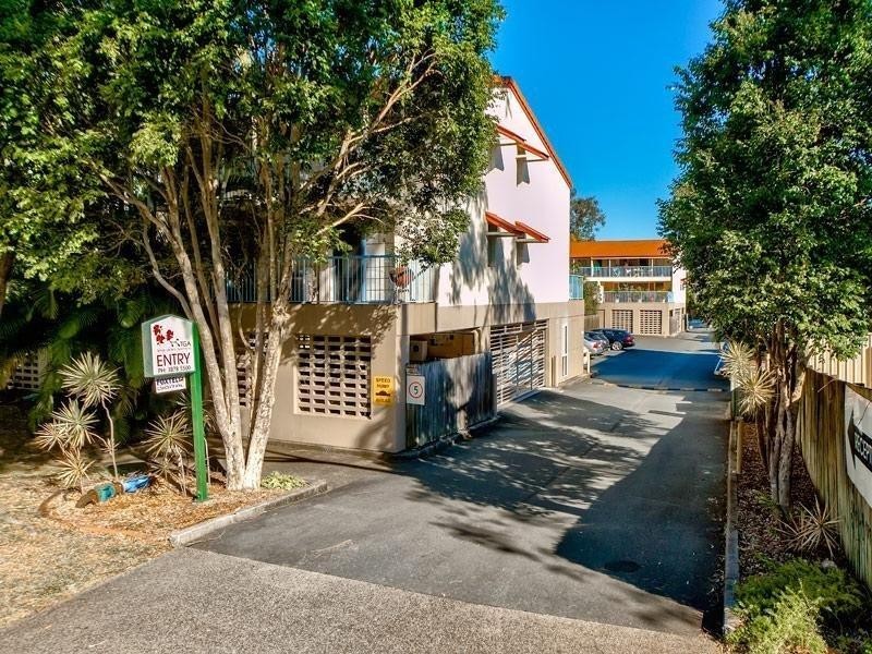 2 Waverley Road, Taringa QLD 4068