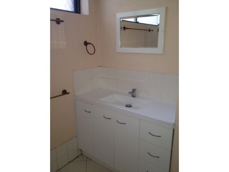 2/15. Priory Street, Indooroopilly QLD 4068