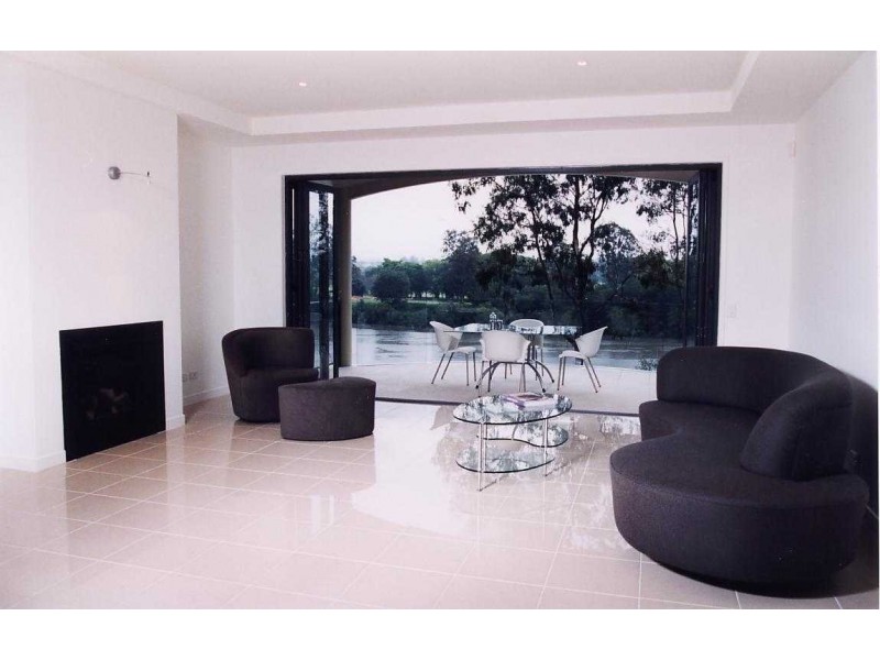 83 King Arthur Terrace, Tennyson QLD 4105