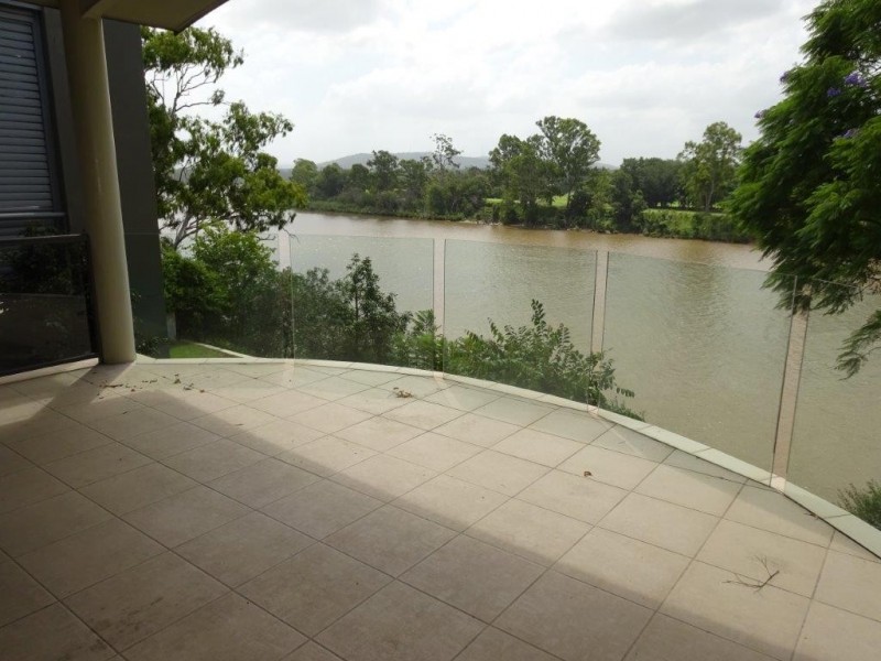 83 King Arthur Terrace, Tennyson QLD 4105