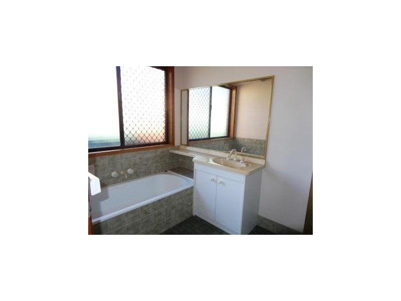 51 Greenford Street, Chapel Hill QLD 4069