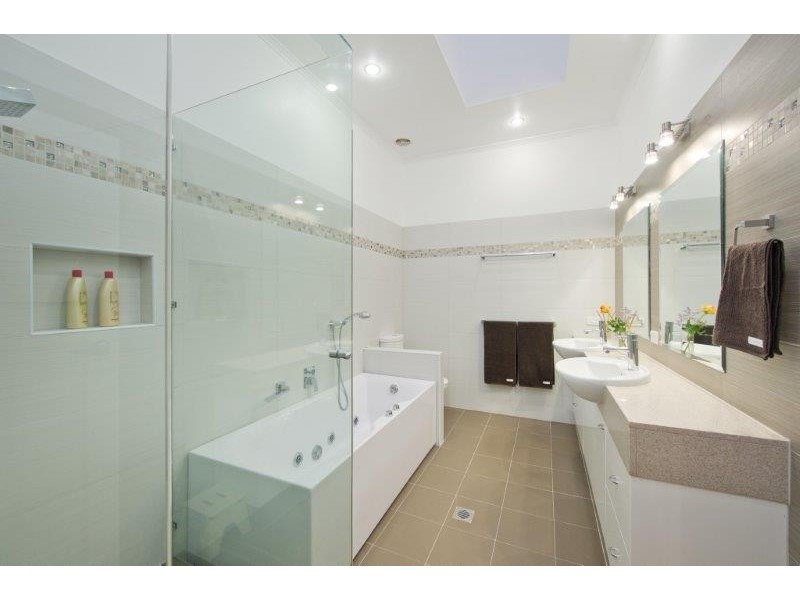 3 Harts Road, Indooroopilly QLD 4068