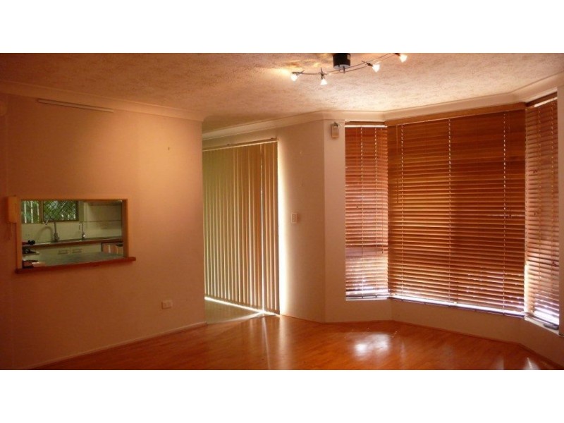 3/115. Central Avenue, Indooroopilly QLD 4068