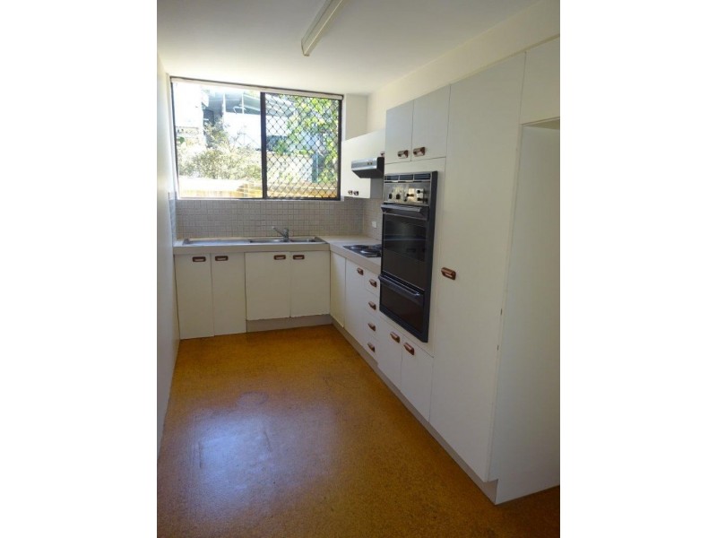 2/114 Carmody Road, St Lucia QLD 4067