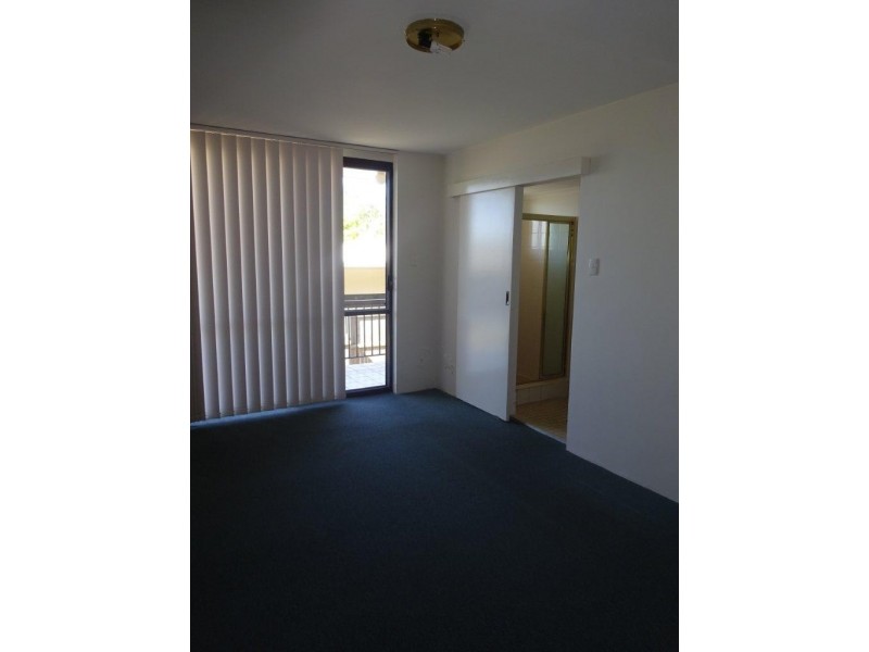 2/114 Carmody Road, St Lucia QLD 4067