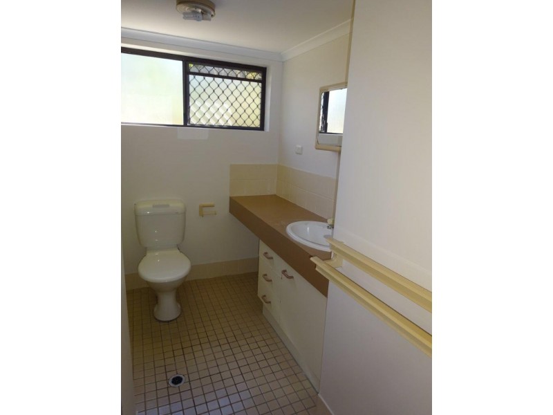 2/114 Carmody Road, St Lucia QLD 4067