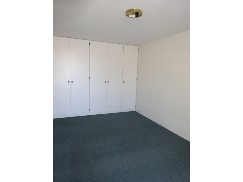 2/114 Carmody Road, St Lucia QLD 4067