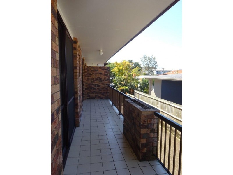 2/114 Carmody Road, St Lucia QLD 4067