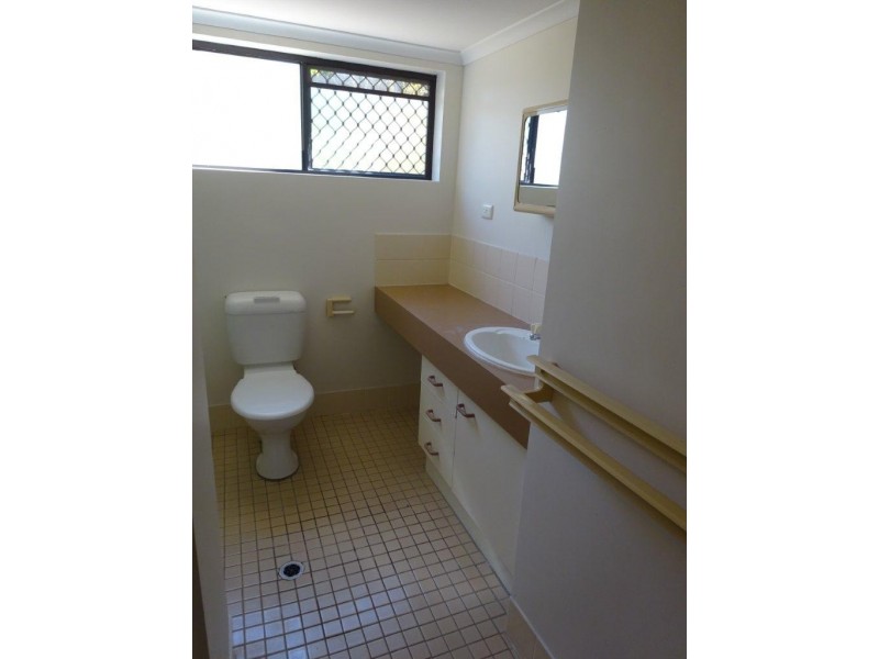 2/114 Carmody Road, St Lucia QLD 4067