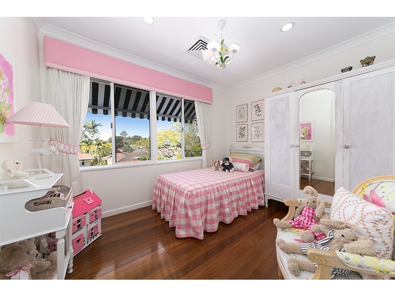 9 Bowaga Street, Indooroopilly QLD 4068