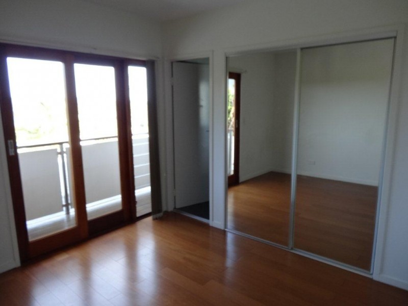 4/28. Central Avenue, Indooroopilly QLD 4068