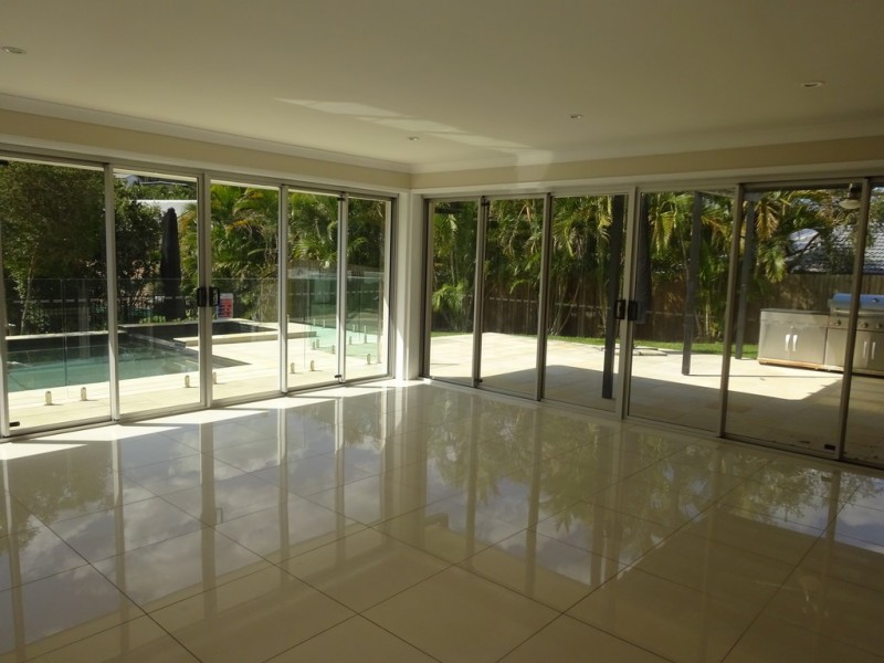 4 Bonhill Court, Indooroopilly QLD 4068